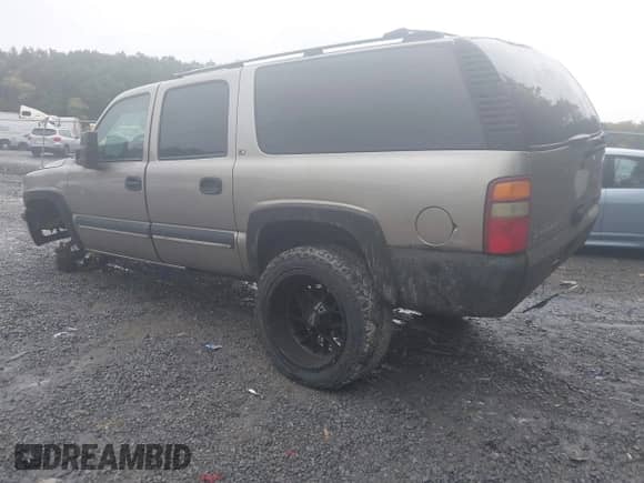 2002 Chevrolet Suburban Z71 with VIN 3GNFK16Z02G152026, listed as a IAAI auction lot 43299338 with 190,704 mi miles and . Bid and sale history available at DreamBid. Image 3.