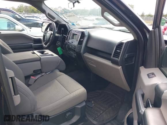 2017 Ford F-150 XL z VIN 1FTEX1EP6HFC55239, wystawiony jako IAAI lot #40240069 z przebiegiem 47 715 mil mil oraz . Historia ofert i sprzedaży dostępna na DreamBid. Obrazek 5.