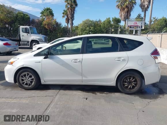 2017 Toyota Prius Five z VIN JTDZN3EU4HJ067373, wystawiony jako IAAI lot #43426145 z przebiegiem 247 519 mil mil oraz . Historia ofert i sprzedaży dostępna na DreamBid. Obrazek 14.