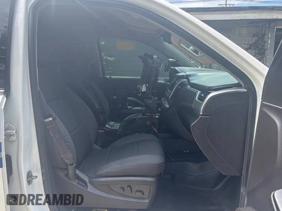 2015 Chevrolet Tahoe Commercial z VIN 1GNSK2EC2FR636691, wystawiony jako Copart lot #65568935 z przebiegiem 111 561 mil mil oraz Czysty tytuł • Clean title. Historia ofert i sprzedaży dostępna na DreamBid. Obrazek 5.