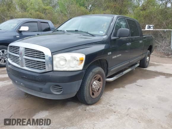 2007 Dodge 1500 SLT z VIN 3D7KR19D77G842727, wystawiony jako IAAI lot #41909108 z przebiegiem 202 619 mil mil oraz . Historia ofert i sprzedaży dostępna na DreamBid. Obrazek 19.