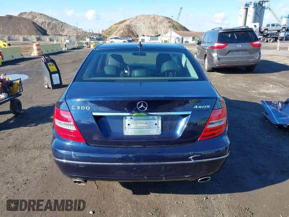 2013 Mercedes-Benz C 300 Sport с VIN WDDGF8ABXDR249974, выставлен на аукционе IAAI как лот 43504885 с пробегом 152 222 миль миль и . История ставок и продаж доступна на DreamBid. Изображение 16.