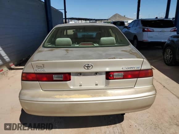 1999 Toyota Camry LE z VIN JT2BG28K4X0317756, wystawiony jako Copart lot #84267185 z przebiegiem 346 355 mil mil oraz Szkoda całkowita • Salvage title. Historia ofert i sprzedaży dostępna na DreamBid. Obrazek 6.