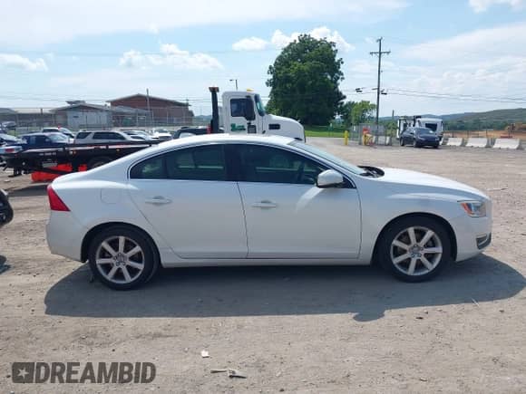 2016 Volvo S60 T5 Drive-E Premier z VIN YV126MFK3G2392567, wystawiony jako IAAI lot #42731679 z przebiegiem 91 321 mil mil oraz . Historia ofert i sprzedaży dostępna na DreamBid. Obrazek 13.