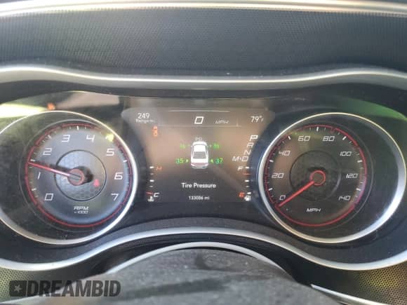 2016 Dodge Charger SXT z VIN 2C3CDXHG5GH355221, wystawiony jako Copart lot #90283645 z przebiegiem 133 086 mil mil oraz Czysty tytuł • Clean title. Historia ofert i sprzedaży dostępna na DreamBid. Obrazek 9.