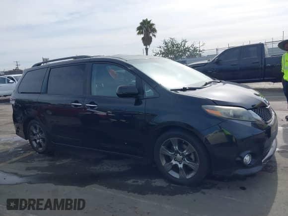2016 Toyota Sienna SE with VIN 5TDXK3DC9GS720810, listed as a IAAI auction lot 41403167 with 121,801 mi miles and . Bid and sale history available at DreamBid. Image 13.