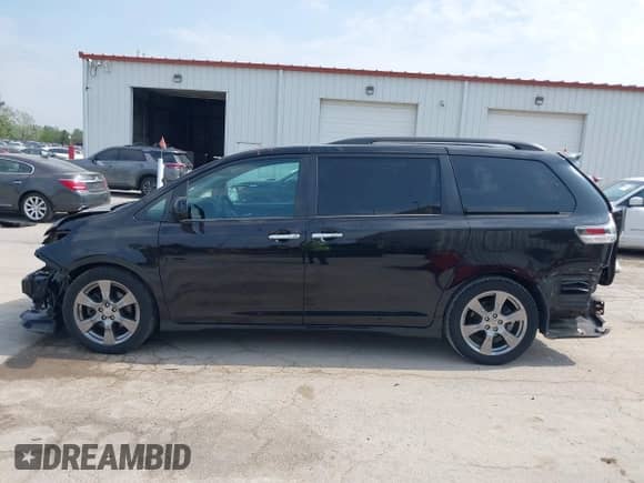 2017 Toyota Sienna SE with VIN 5TDXZ3DC4HS840494, listed as a IAAI auction lot 42418699 with 89,979 mi miles and . Bid and sale history available at DreamBid. Image 15.