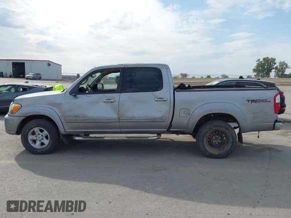 2006 Toyota Tundra SR5 z VIN 5TBDT441X6S526105, wystawiony jako IAAI lot #43320157 z przebiegiem 103 760 mil mil oraz . Historia ofert i sprzedaży dostępna na DreamBid. Obrazek 14.