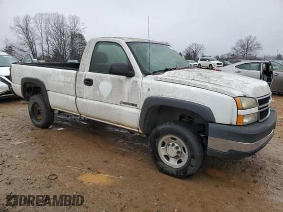 2006 Chevrolet Silverado 2500HD LS с VIN 1GCHC24U26E157706, выставлен на аукционе Copart как лот 41456705 с пробегом 178 801 миль миль и Чистый • Clean title. История ставок и продаж доступна на DreamBid. Изображение 4.
