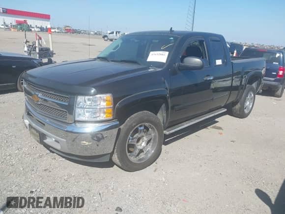 2013 Chevrolet Silverado 1500 LT z VIN 1GCRCSE08DZ122187, wystawiony jako IAAI lot #43432881 z przebiegiem 115 777 mil mil oraz . Historia ofert i sprzedaży dostępna na DreamBid. Obrazek 2.