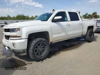 2017 Chevrolet Silverado 1500 LT z VIN 3GCUKREC4HG146590, wystawiony jako Copart lot #82129635 z przebiegiem 152 731 mil mil oraz Czysty tytuł • Clean title. Historia ofert i sprzedaży dostępna na DreamBid. Obrazek 1.