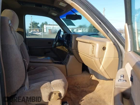 1999 Chevrolet Silverado 2500 LS z VIN 1GCGK29U8XZ172602, wystawiony jako IAAI lot #41745691 z przebiegiem 214 885 mil mil oraz . Historia ofert i sprzedaży dostępna na DreamBid. Obrazek 5.