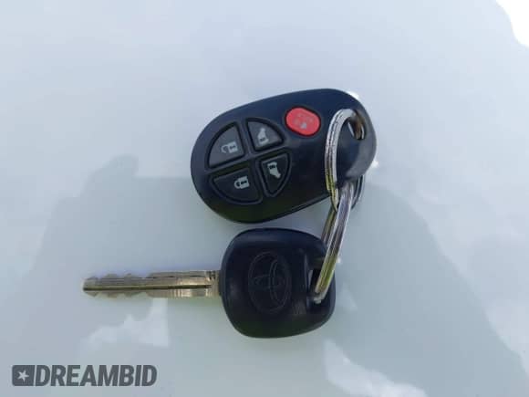 2018 Toyota Sienna LE Auto Access Seat with VIN 5TDKZ3DC2JS910025, listed as a IAAI auction lot 42679642 with 124,712 mi miles and . Bid and sale history available at DreamBid. Image 11.