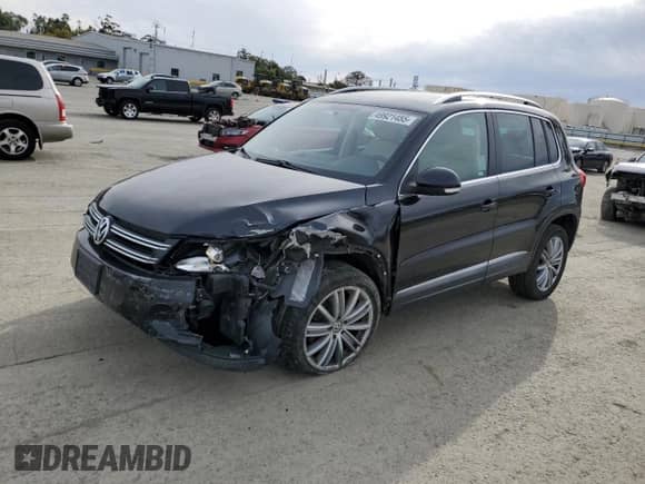 2013 Volkswagen Tiguan SE z VIN WVGAV3AX8DW059220, wystawiony jako Copart lot #49921455 z przebiegiem 138 666 mil mil oraz Szkoda całkowita • Salvage title. Historia ofert i sprzedaży dostępna na DreamBid. Obrazek 1.