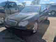 2007 Mercedes-Benz C 230 Sport z VIN WDBRF52H67A936519, wystawiony jako IAAI lot #43526471 z przebiegiem 103 863 mil mil oraz . Historia ofert i sprzedaży dostępna na DreamBid. Obrazek 2.