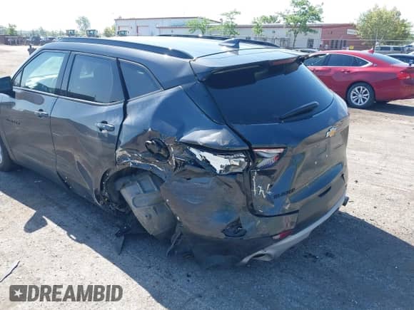 2021 Chevrolet Blazer LT z VIN 3GNKBCRS5MS521987, wystawiony jako IAAI lot #42563924 z przebiegiem 64 938 mil mil oraz . Historia ofert i sprzedaży dostępna na DreamBid. Obrazek 6.