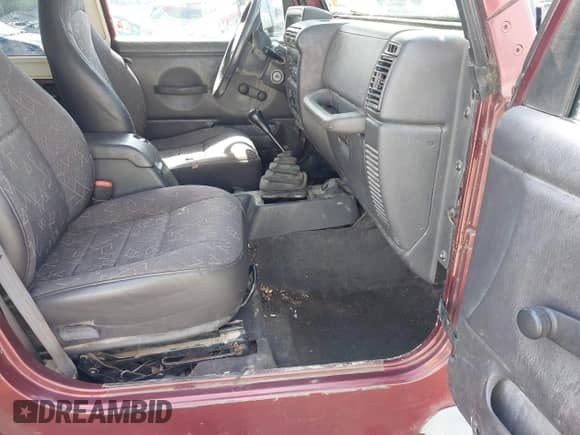 2001 Jeep Wrangler SE with VIN 1J4FA29P21P300094, listed as a IAAI auction lot 41871446 with 125,098 mi miles and . Bid and sale history available at DreamBid. Image 5.