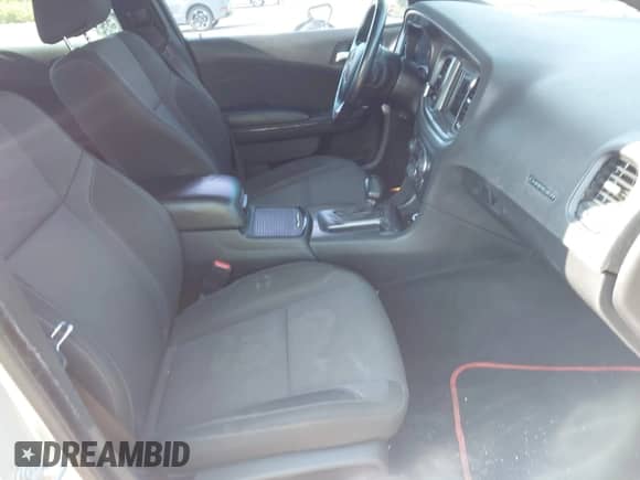 2020 Dodge Charger SXT z VIN 2C3CDXBG3LH102062, wystawiony jako IAAI lot #42881758 z przebiegiem 101 984 mil mil oraz . Historia ofert i sprzedaży dostępna na DreamBid. Obrazek 5.