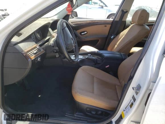 2010 BMW 5 Series 528i с VIN WBANU5C51AC129537, выставлен на аукционе Copart как лот 64852555 с пробегом Не указан миль и Списание • Salvage title. История ставок и продаж доступна на DreamBid. Изображение 7.