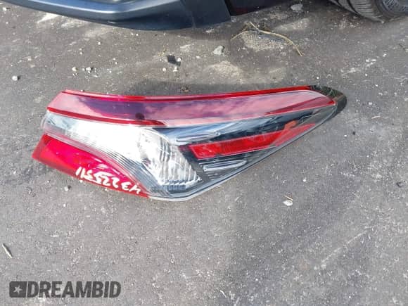 2021 Toyota Camry SE Nightshade z VIN 4T1G11AK8MU494510, wystawiony jako IAAI lot #43225311 z przebiegiem 73 978 mil mil oraz . Historia ofert i sprzedaży dostępna na DreamBid. Obrazek 12.