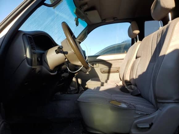 1997 Toyota Tacoma z VIN 4TAWM72N3VZ308584, wystawiony jako Copart lot #76939654 z przebiegiem 259 695 mil mil oraz Szkoda całkowita • Salvage title. Historia ofert i sprzedaży dostępna na DreamBid. Obrazek 7.