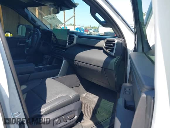 2025 Toyota Tundra Limited with VIN 5TFWA5EC3SX036833, listed as a IAAI auction lot 42094659 with 6,061 mi miles and . Bid and sale history available at DreamBid. Image 5.