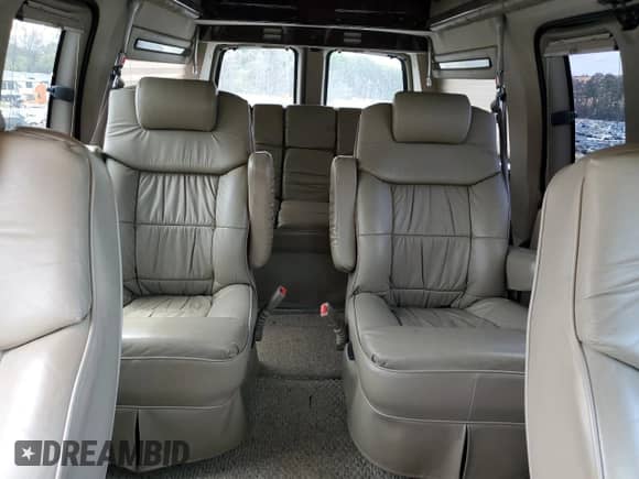 2004 Chevrolet Express Passenger с VIN 1GBFG15TX41155433, выставлен на аукционе Copart как лот 48826455 с пробегом 327 969 миль миль и Списание • Salvage title. История ставок и продаж доступна на DreamBid. Изображение 10.