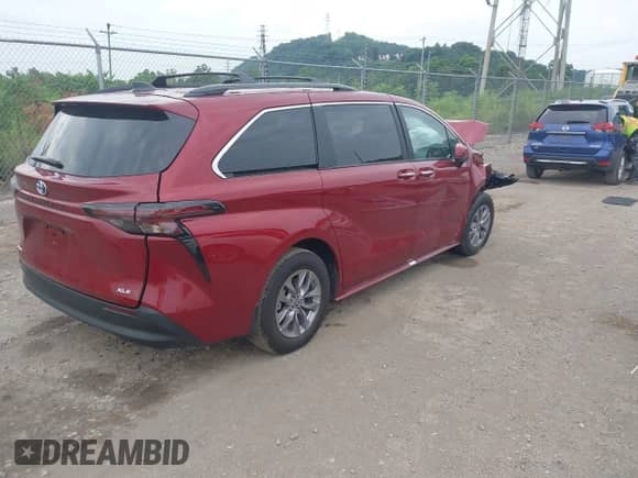 2025 Toyota Sienna XLE z VIN 5TDJSKFCXSS188845, wystawiony jako IAAI lot #42538402 z przebiegiem 25 mil mil oraz . Historia ofert i sprzedaży dostępna na DreamBid. Obrazek 4.