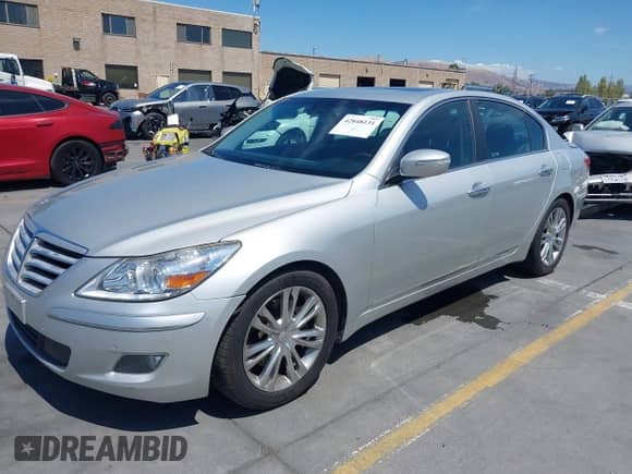 2011 Hyundai Genesis с VIN KMHGC4DF3BU138523, выставлен на аукционе IAAI как лот 42848131 с пробегом 109 674 миль миль и . История ставок и продаж доступна на DreamBid. Изображение 17.
