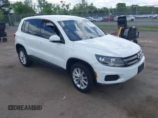 2014 Volkswagen Tiguan S с VIN WVGBV3AX0EW589381, выставлен на аукционе IAAI как лот 42186999 с пробегом 144 137 миль миль и . История ставок и продаж доступна на DreamBid. Изображение 1.