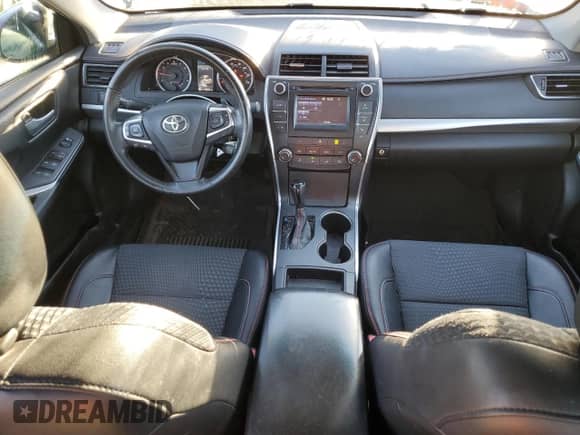 2015 Toyota Camry SE z VIN 4T1BF1FK9FU904870, wystawiony jako Copart lot #86140045 z przebiegiem 186 847 mil mil oraz Szkoda całkowita • Salvage title. Historia ofert i sprzedaży dostępna na DreamBid. Obrazek 8.