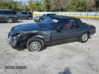 1989 Ford Mustang z VIN 1FABP44E1KF158242, wystawiony jako Copart lot #46668475 z przebiegiem 90 015 mil mil oraz Szkoda całkowita • Salvage title. Historia ofert i sprzedaży dostępna na DreamBid. Obrazek 1.