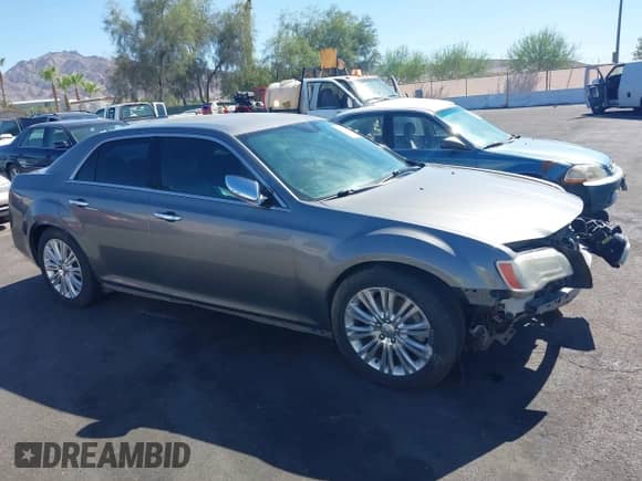 2012 Chrysler 300 Limited с VIN 2C3CCAHG5CH231833, выставлен на аукционе IAAI как лот 42834717 с пробегом 197 637 миль миль и . История ставок и продаж доступна на DreamBid. Изображение 14.