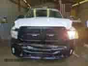 2023 Ram 1500 Tradesman z VIN 1C6RR7FG1PS527545, wystawiony jako Copart lot #70118585 z przebiegiem 60 480 mil mil oraz Szkoda całkowita • Salvage title. Historia ofert i sprzedaży dostępna na DreamBid. Obrazek 5.