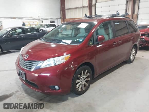 2013 Toyota Sienna XLE с VIN 5TDDK3DCXDS053048, выставлен на аукционе IAAI как лот 42163668 с пробегом 104 765 миль миль и . История ставок и продаж доступна на DreamBid. Изображение 2.