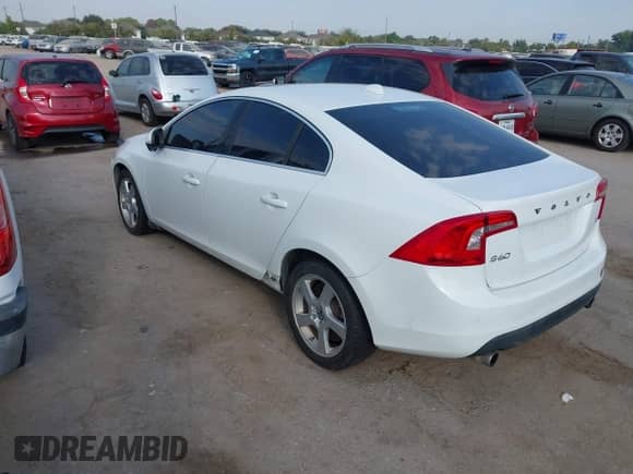 2013 Volvo S60 T5 Premier с VIN YV1612FS6D2184585, выставлен на аукционе IAAI как лот 43359690 с пробегом 124 800 миль миль и . История ставок и продаж доступна на DreamBid. Изображение 3.