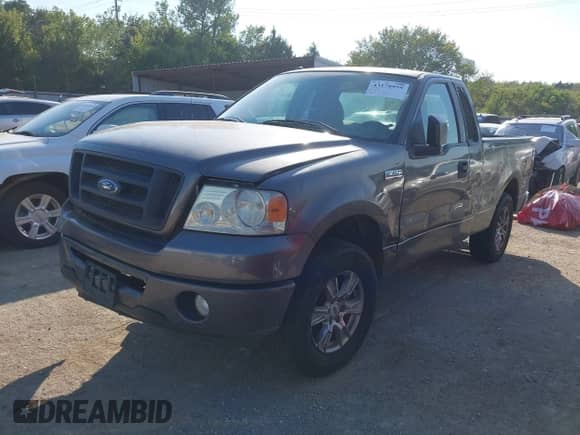2007 Ford F-150 XL z VIN 1FTRF12277KB41401, wystawiony jako IAAI lot #43178959 z przebiegiem 217 607 mil mil oraz . Historia ofert i sprzedaży dostępna na DreamBid. Obrazek 18.