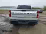 2022 Chevrolet Silverado 1500 Custom Trail Boss z VIN 1GCPYCEK0NZ237402, wystawiony jako Copart lot #55488465 z przebiegiem 51 582 mil mil oraz Szkoda całkowita • Salvage title. Historia ofert i sprzedaży dostępna na DreamBid. Obrazek 6.