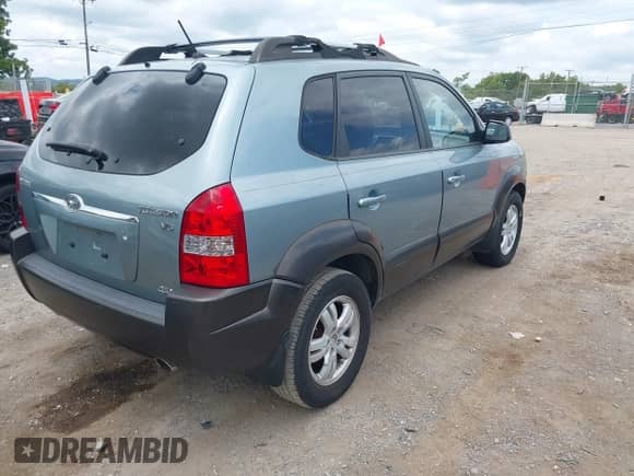 2007 Hyundai Tucson SE z VIN KM8JN72D07U524066, wystawiony jako IAAI lot #42915564 z przebiegiem 149 252 mil mil oraz . Historia ofert i sprzedaży dostępna na DreamBid. Obrazek 4.