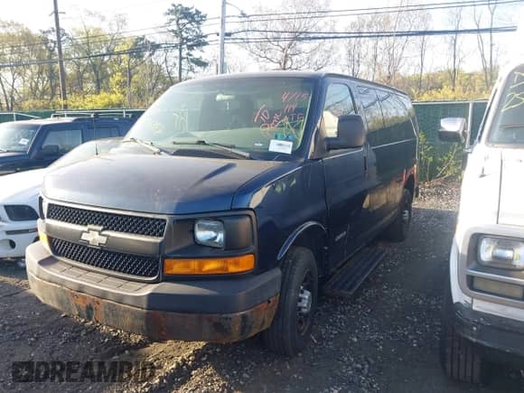 2006 Chevrolet City Express Cargo z VIN 1GAGG25U161237173, wystawiony jako IAAI lot #42158824 z przebiegiem Nie podano mil oraz . Historia ofert i sprzedaży dostępna na DreamBid. Obrazek 2.