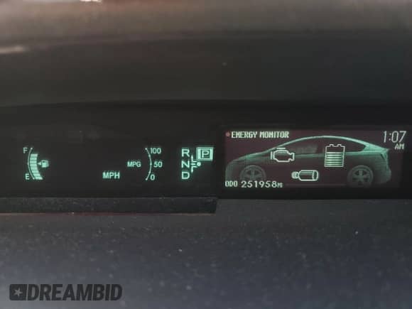 2013 Toyota Prius Three z VIN JTDKN3DU0D5599760, wystawiony jako Copart lot #82694915 z przebiegiem 251 958 mil mil oraz Czysty tytuł • Clean title. Historia ofert i sprzedaży dostępna na DreamBid. Obrazek 9.