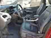 2017 Chevrolet Bolt EV Premier z VIN 1G1FX6S07H4141246, wystawiony jako Copart lot #81686755 z przebiegiem 62 628 mil mil oraz Szkoda całkowita • Salvage title. Historia ofert i sprzedaży dostępna na DreamBid. Obrazek 7.