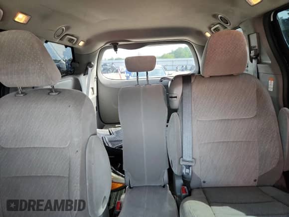 2017 Toyota Sienna LE Auto Access Seat z VIN 5TDKZ3DC4HS858715, wystawiony jako Copart lot #66798095 z przebiegiem 134 643 mil mil oraz Szkoda całkowita • Salvage title. Historia ofert i sprzedaży dostępna na DreamBid. Obrazek 10.