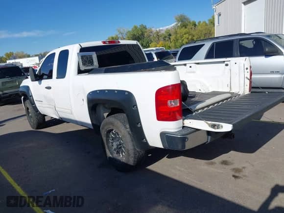 2009 Chevrolet Silverado 1500 LT z VIN 1GCEK29089Z132530, wystawiony jako IAAI lot #43433626 z przebiegiem 242 181 mil mil oraz . Historia ofert i sprzedaży dostępna na DreamBid. Obrazek 3.