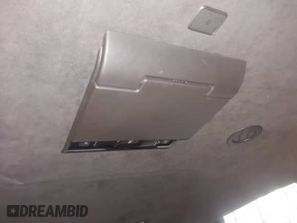 2018 Cadillac Escalade ESV Platinum с VIN 1GYS4KKJ1JR221239, выставлен на аукционе IAAI как лот 41968181 с пробегом 179 749 миль миль и . История ставок и продаж доступна на DreamBid. Изображение 18.