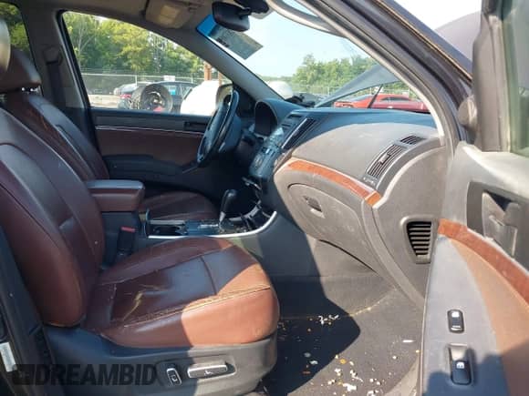 2008 Hyundai Veracruz GLS with VIN KM8NU73C08U050714, listed as a IAAI auction lot 42833095 with 229,200 mi miles and . Bid and sale history available at DreamBid. Image 5.