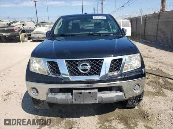 2011 Nissan Frontier SV z VIN 1N6AD0FV5BC438961, wystawiony jako Copart lot #80761545 z przebiegiem 238 831 mil mil oraz Czysty tytuł • Clean title. Historia ofert i sprzedaży dostępna na DreamBid. Obrazek 5.