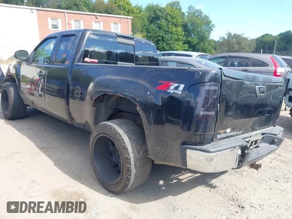 2007 GMC Sierra 1500 SLE2 с VIN 2GTEK19J771600031, выставлен на аукционе IAAI как лот 43131876 с пробегом 283 830 миль миль и . История ставок и продаж доступна на DreamBid. Изображение 3.