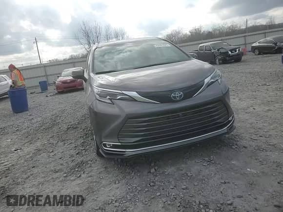 2022 Toyota Sienna Platinum с VIN 5TDERKEC3NS135567, выставлен на аукционе Copart как лот 43991625 с пробегом 33 711 миль миль и Списание • Salvage title. История ставок и продаж доступна на DreamBid. Изображение 12.