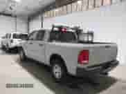 2019 Ram 1500 Express z VIN 1C6RR7KGXKS746132, wystawiony jako IAAI lot #41587104 z przebiegiem 103 826 mil mil oraz . Historia ofert i sprzedaży dostępna na DreamBid. Obrazek 3.